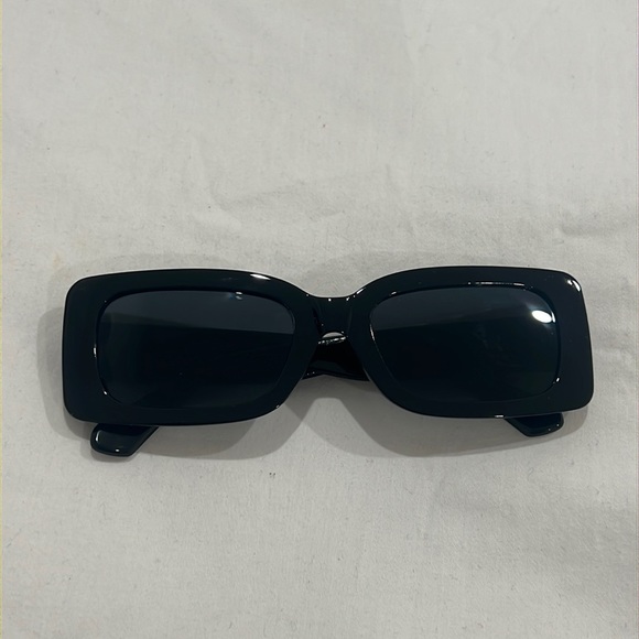 SQUARE SUNGLASSES 638932 IN BLACK ACETATE